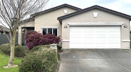 4 Bedroom, Clive - Photo 2