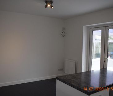3 bedroom semi-detached house to rent - Photo 4