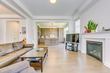 For Lease - 1392 Hydrangea Gardens, Oakville, Ontario - Photo 2