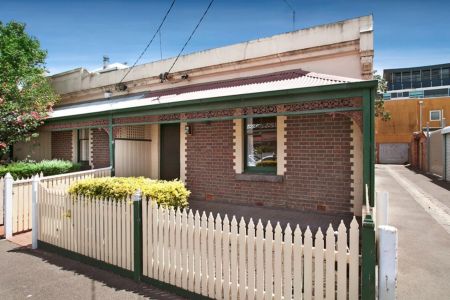 Character, Courtyards & City Buzz – All in One Richmond Package! - Photo 5