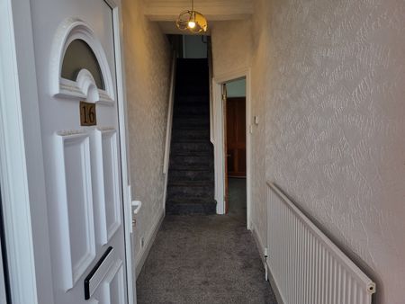 4 Bed Terraced House, Hugh Oldham Drive, M7 - Photo 3