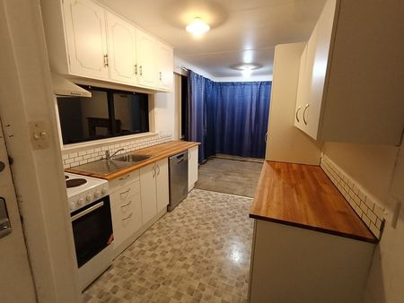 Freshly renovated 3 bedroom home in Awapuni! - Photo 5