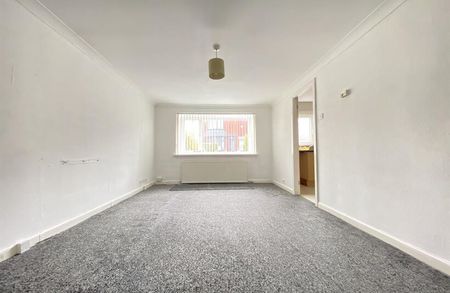 East Park Road, Blackburn. Lancs. BB1 8DW - Photo 2