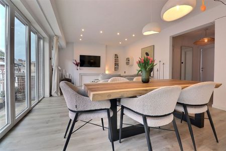 Appartement rénové 2 ch. avec deux balcons - Photo 4