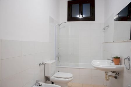 Bright room in les Heures street - Photo 2