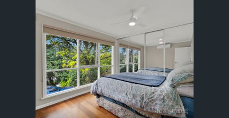 Attractive Three Bedroom Home in Quiet Location - Utilities Included in Rental - Photo 2