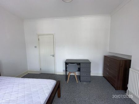 4 bedroom terraced house to rent - Photo 4