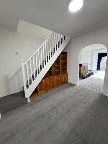 3 bedroom semi-detached bungalow to rent - Photo 2