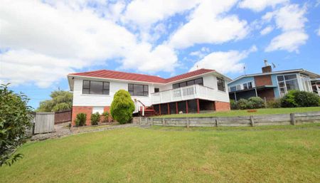 Budget-Friendly Living in Te Atatu South - Photo 3