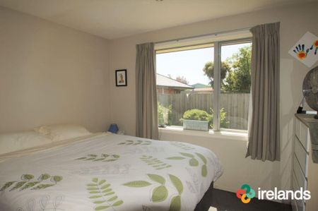 Neat and Tidy Three Double Bedroom Standalone Townhouse - Photo 3