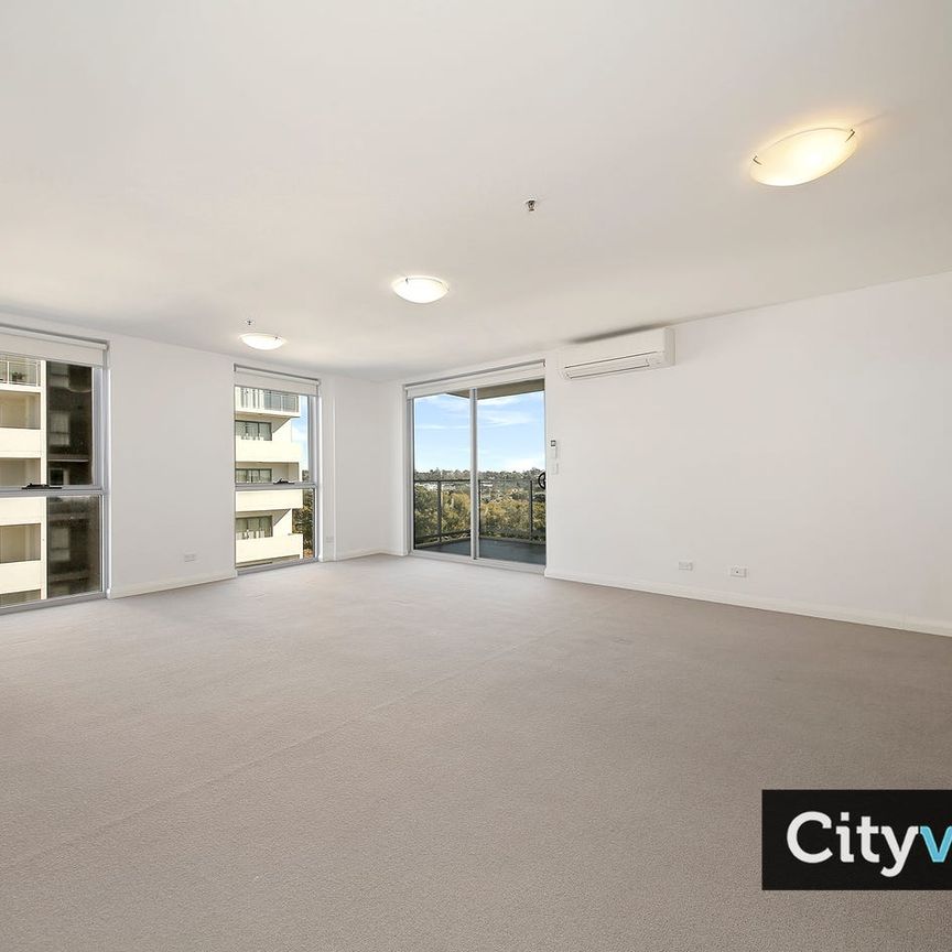 2 BEDROOMS LUXURY APARTMENT WITH STUNNING VIEWS - Photo 1