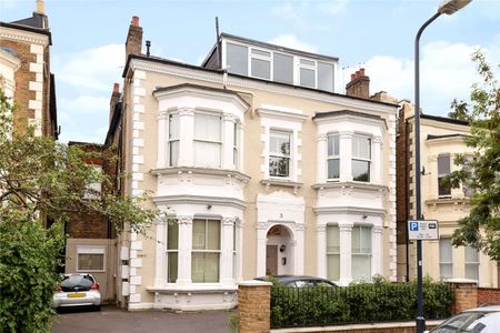 A stunning two bedroom apartment with direct access to a private rear garden and moments from Brondesbury station. - Photo 3