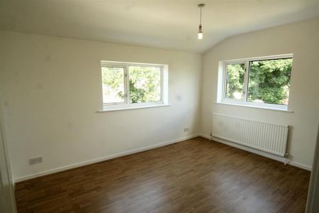 4 bedroom semi-detached house to rent - Photo 4