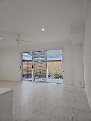 *BRAND NEW* 3 WEEKS FREE RENT PLUS ONE MONTH FREE INTERNET WITH RUSH BROADBAND*-4 BEDROOM TOWNHOUSE AVAILABLE NOW - Photo 1