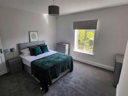 4 bedroom house of multiple occupation to rent - Photo 2