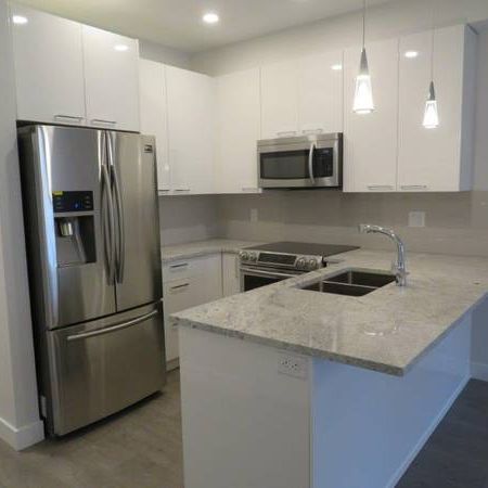 LOVELY 2 BED/2 BATH CLOSE TO ALL AMENITIES - Photo 1