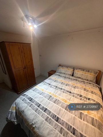 1 bedroom in a house share to rent - Photo 5