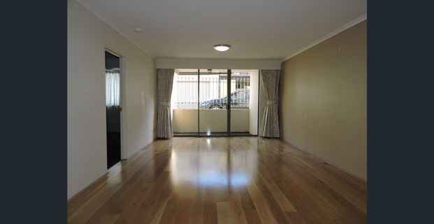 Large 1 Bedroom plus study with lock up garage $825 per week - Available 11th of December. - Photo 1
