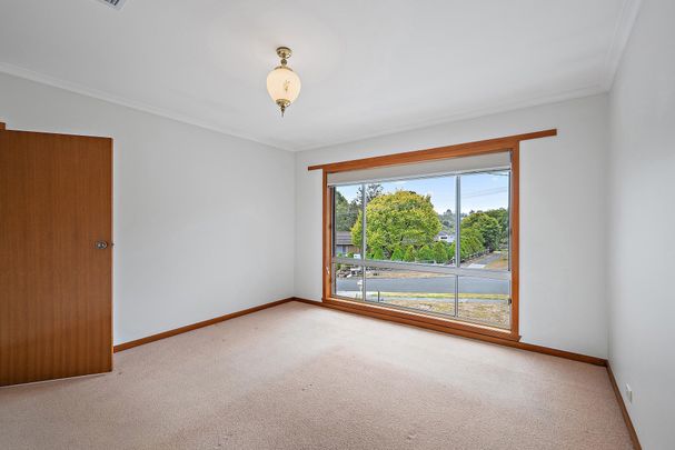 12 Larnook Crescent, Mooroolbark - Photo 1