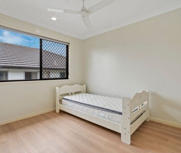 Beautiful Four Bedroom Home on a Large Block - Photo 3