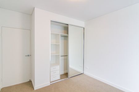 Largest Two Bedroom with Brand New Carpet & Bathtub Less Than a Minute Away to Train Station!! Don't Miss Out!! - Photo 3