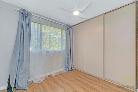 Charming Two-Bedroom Apartment - Photo 2