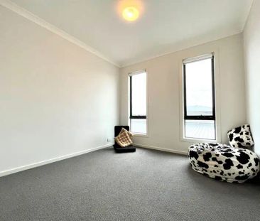 “Modern, Functional, Like New!!” - Photo 3