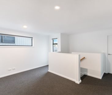 34 Cinnamon Drive, Cranbourne East VIC 3977 - Townhouse For Rent | ... - Photo 1