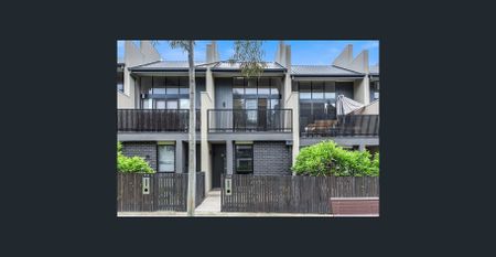 Stylish 3 Level Townhouse - sure to impress! - Photo 5