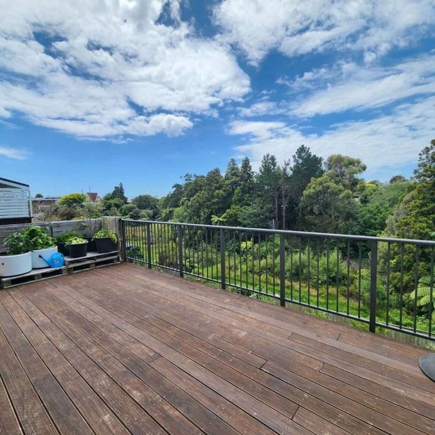 Spacious Four Bedroom home in Marfell - Photo 1
