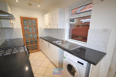 3 bedroom terraced house to rent - Photo 5