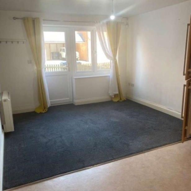 Husbands Bosworth, Leicestershire, LE17 - Photo 1