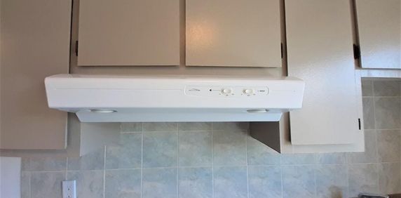 N-Rosemont Grand 4 1/2 Triplex 2e Étage près de tous les services - Photo 2