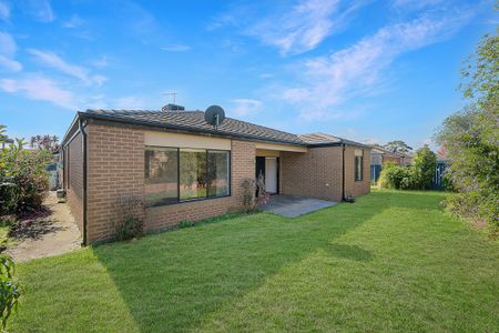 12 Kingsdale Crescent, Pakenham VIC 3810 - House For Rent | Domain - Photo 5