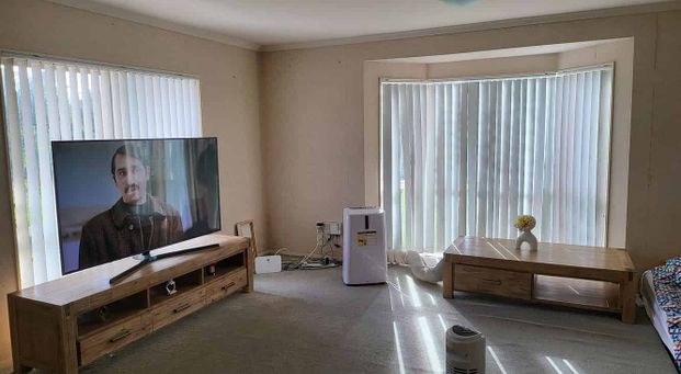 3Bedrooms, 2 Bathrooms House In Flatbush $750 - Photo 1