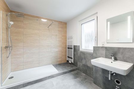 Erstbezug nach Sanierung - Voll möblierte 2-Zimmer-Wohnung mit Terrasse & Stellplatz - Photo 4