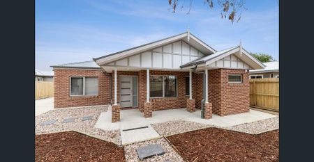 Contemporary living at a convenient location - Photo 4