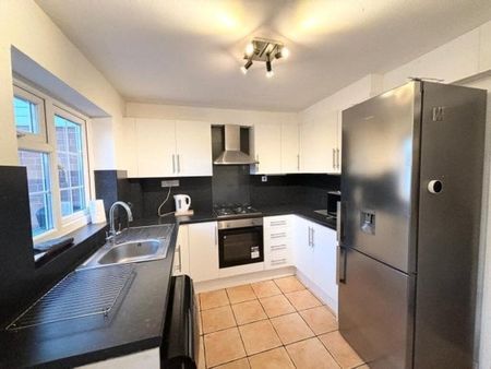 Dereham Court, Leamington Spa, CV32 - Photo 4