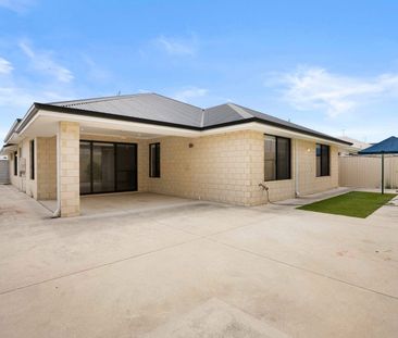 Large family home with solar Panels! - Photo 4