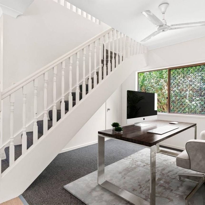 MASSIVE FAMILY HOME - SPLIT LEVEL - Photo 1