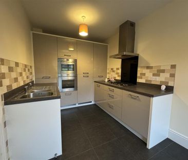 3 bedroom semi-detached house to rent - Photo 5