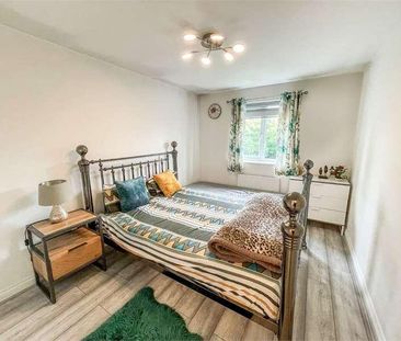 Winch's Meadow, Burnham, SL1 - Photo 1