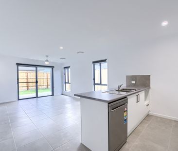 Family home ready to move in! - Photo 2