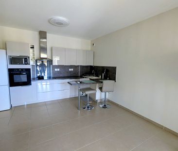 AIX LA DURANNE APPARTEMENT T2 MEUBLE TERRASSE ET GARAGE, - Photo 3