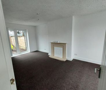 4 bedroom semi-detached house to rent - Photo 5