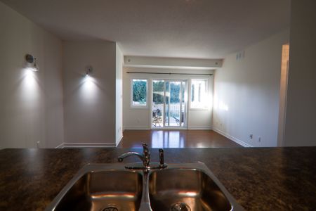For Lease - 137 HARTHILL Way Unit# C, Barrhaven, Ontario - Photo 5