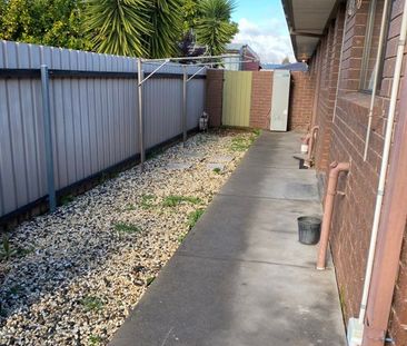 Neat and Tidy 2 Bedroom Unit - Photo 5