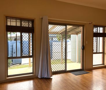Two-storey Townhouse in the heart of Byron - Photo 2
