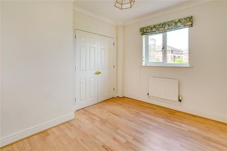 2 bedroom flat in Barnes - Photo 4