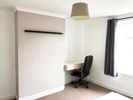 4 bedroom terraced house to rent - Photo 3